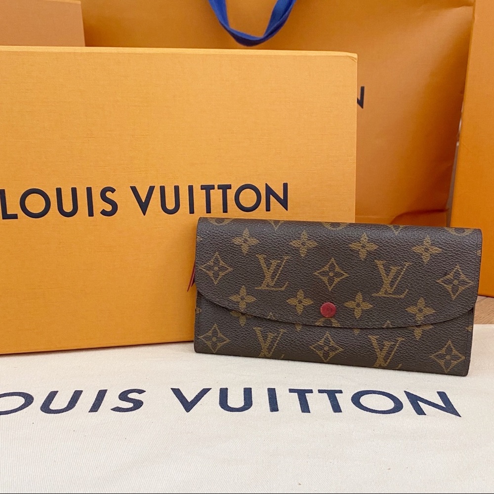 ❤️✨STUNNING✨❤️ Louis Vuitton Red Emilie Wallet!